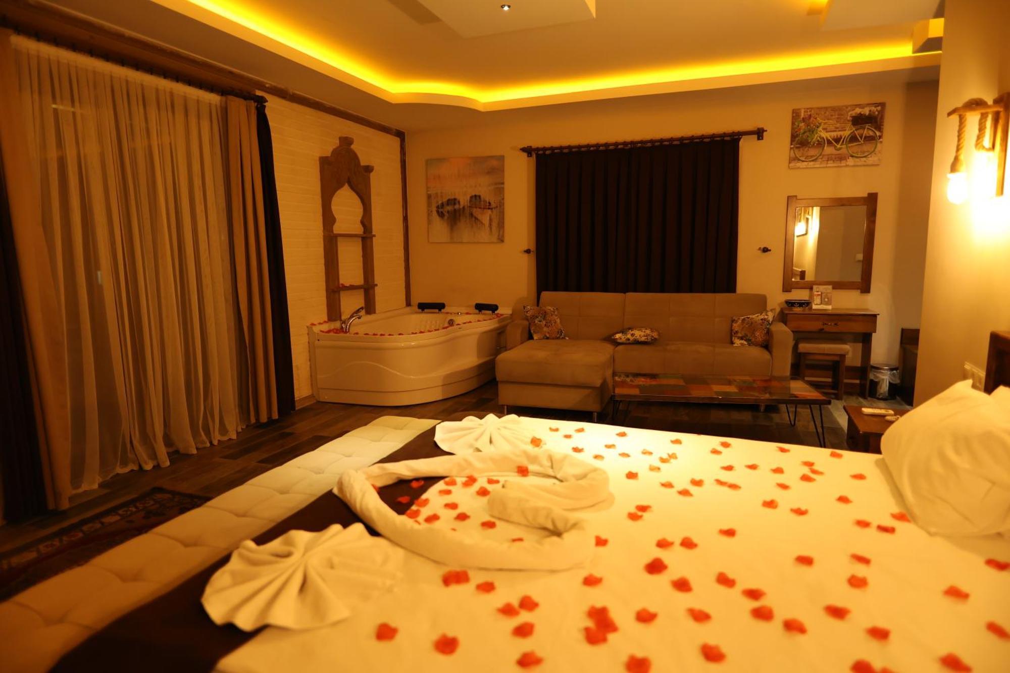 El Nazar Stone Suite Ючхисар Екстериор снимка